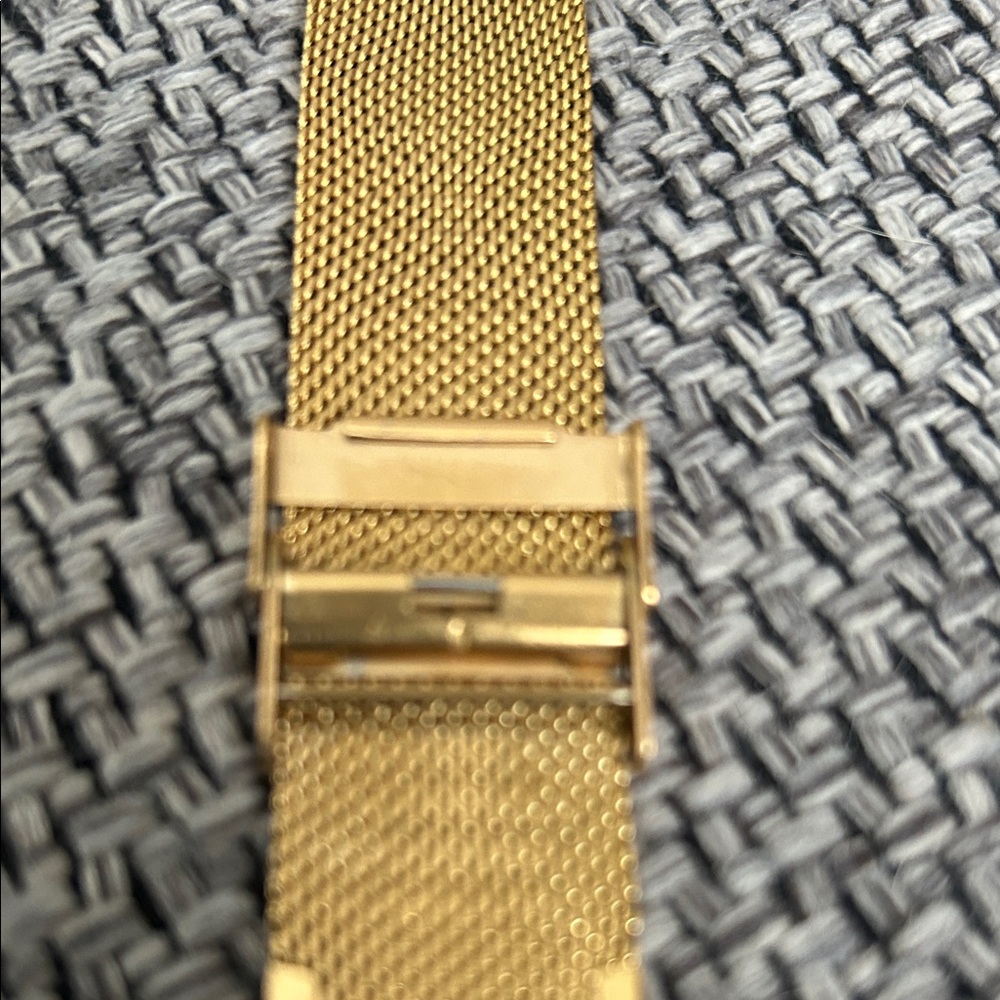 Seiko Gold Quartz Watch with Mesh Strap - Picture 5 of 5